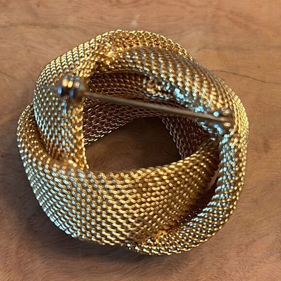 Vintage Mesh Knot Brooch - Picture 2 of 6